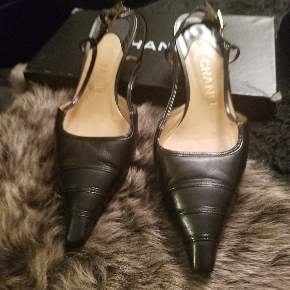 Vintage Chanel sling back kitten heels